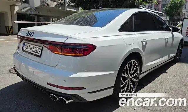 Audi S8