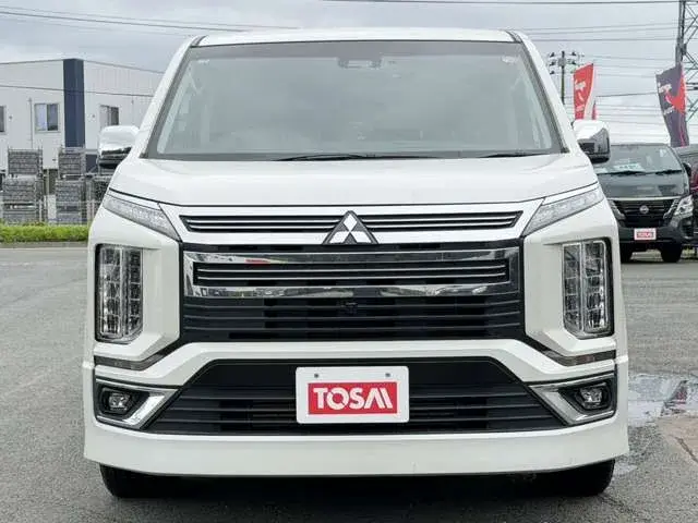Mitsubishi Delica D 5