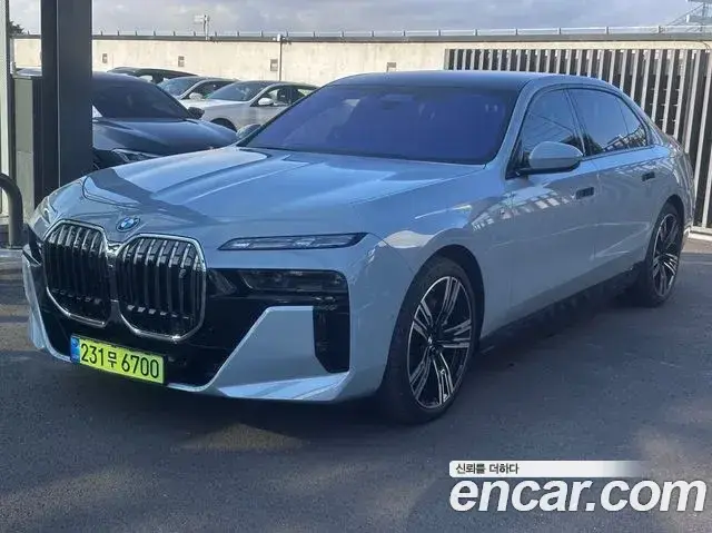 BMW i7