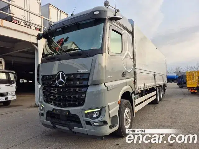 Mercedes-Benz Cargo Truck