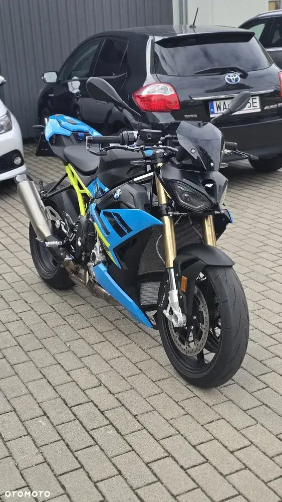 BMW S