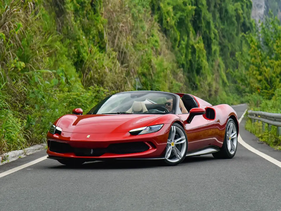 Ferrari 296, красный